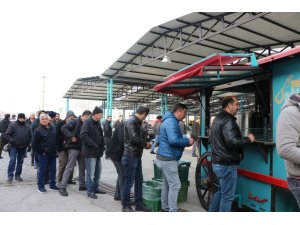 Manisa Açık Oto Pazarı sıcak çorbayla ısındı