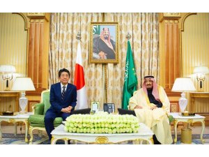 Japonya Başbakanı Abe, Suudi Kralı Selman ile görüştü
