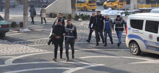 Polisten kaçan araçta 8 adet tabanca bulundu