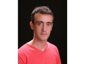Kaza yaptığı araçtan inen sürücüye otomobil çarptı