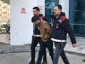 Sadaka kutusunu çaldı, "Param yoktu, açtım, pişmanım" dedi