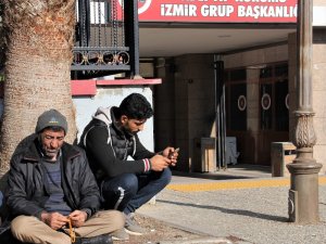 Hayatını kaybeden göçmenin yakını: "Botların içinde ölüme gidiyoruz"