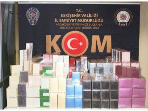 Polisin ’dur’ ihtarına uymayan araçtan bin 159 adet kaçak parfüm çıktı