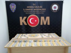 Şüpheli araçta 700 adet sahte Avustralya Doları bulundu