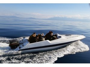 Sürat motoru ile kaçarken yakalandılar