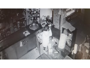Pastahane fareleri polisten kaçamadı
