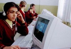 Ce-Ka'dan okullara 300 bilgisayar