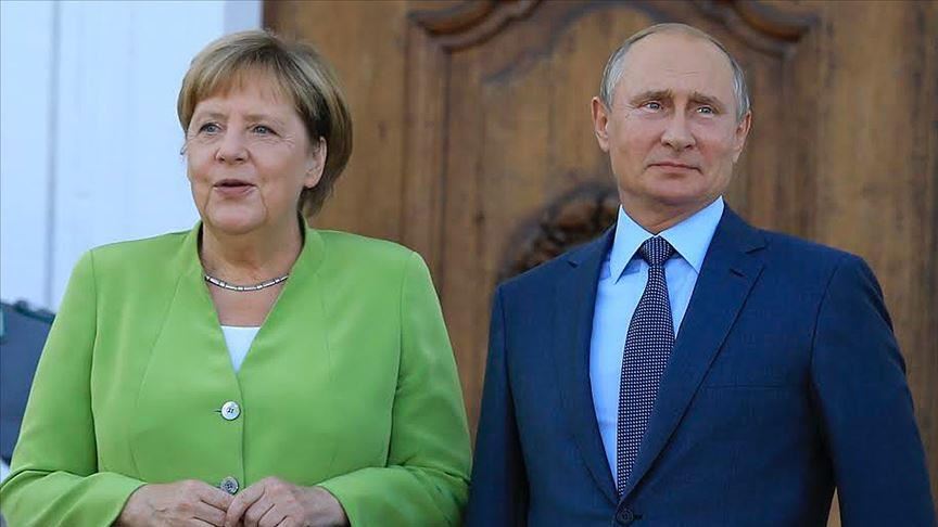Putin ve Merkel Libya krizini görüştü