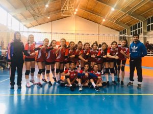 Analig  Voleybol Kız takımı yarı finalde