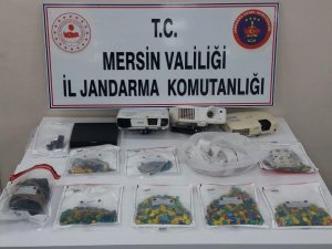 Mersin’de sendika binasına kumar operasyonu