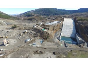 3 şehre hizmet verecek olan barajda çalışmalar devam ediyor