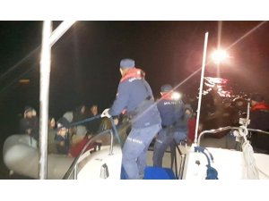 Bir buçuk saatte 111 düzensiz göçmen yakalandı