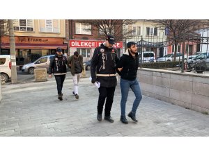 Kulaklık poşetinde uyuşturucu madde ele geçirildi