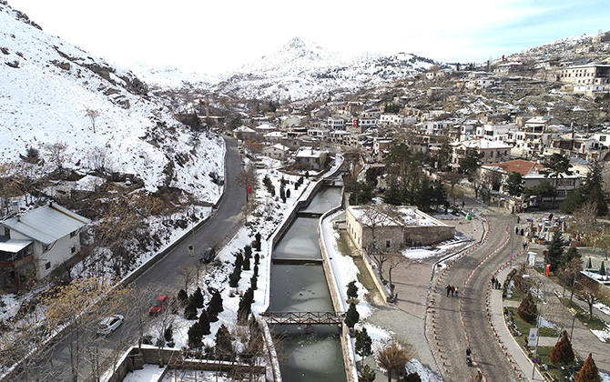 Tarihi yapılarıyla ünlü Sille'de kış güzelliği
