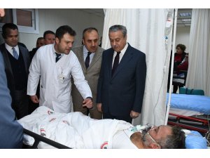 Vali yaralıları ziyaret etti
