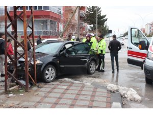 Karaman’da otomobille hafif ticari araç çarpıştı: 1 yaralı