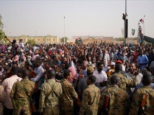 Sudan'da ordu istihbarat merkezlerine operasyon başlattı