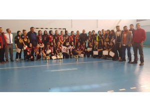 Hentbolun kraliçeleri Oltu’dan