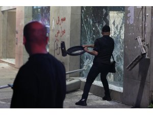Lübnan polisinden Merkez Bankası önündeki gösteriye müdahale