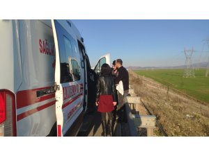 Çocuğunu hastaneye götürürken kaza yaptı: 1 yaralı
