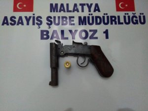 Uyuşturucu ve silahlar ele geçirildi