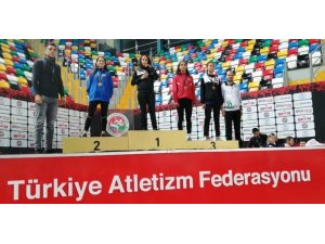 Tatar’ın öğrencileri İstanbul’dan 3 madalya ile döndü