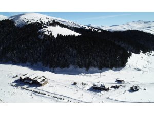 Beyaza bürünen yaylalar doğal güzelliğiyle cezbediyor