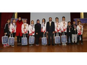 Kocaispir şampiyonları ödüllendirdi