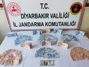 Diyarbakır’da bir kişi, üzerinde sahte 50 bin 550 lira ile yakalandı