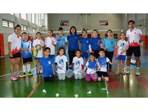 Yunusemre’de badminton çalışmaları devam ediyor