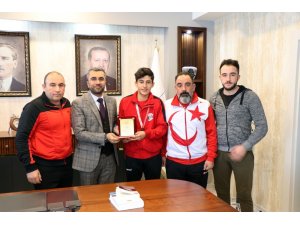 Şampiyon boksörden Başkan Say’a teşekkür ziyareti