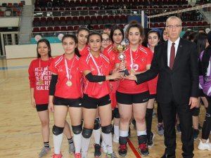 Genç Kızlar Voleybol Kilis Anadolu lisesi birinci oldu