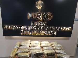 Otomobilinden 16 kilo esrar çıkan zanlı tutuklandı