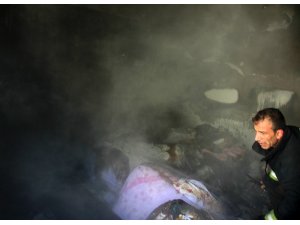 Yangında çeyiz eşyası kül oldu