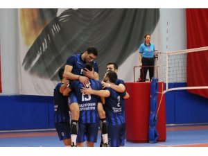 Büyükşehir Kağıtspor voleybolda liderliğini sürdürdü