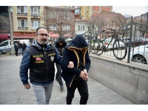 Kendilerini polis olarak tanıtıp 43 bin TL dolandırdılar