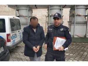 Tabancayla ateş açınca polisi kazara yaralayan şüpheli adliyede