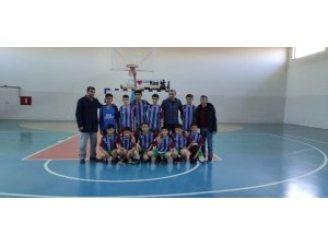 Köy okulu öğrencileri futsalda şampiyon oldu