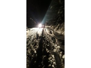 Karda mahsur kalan 8 kişi kurtarıldı