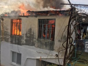 Kısa devre evi küle çevirdi