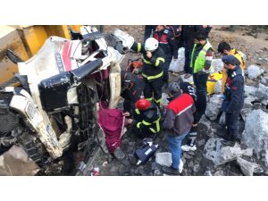 Zonguldak'ta otomobil ile kamyon çarpıştı: 1 ölü, 4 yaralı