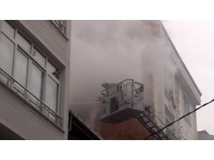 Esenyurt’ta korkutan yangın: 2 çocuk kurtarıldı