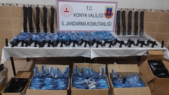 Konya'da kargo aracında 510 kaçak silahın ele geçirilmesi