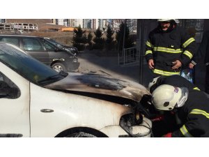 Kırıkkale’de park halindeki otomobil yandı