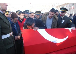 Şehit teğmen son yolculuğuna uğurlandı