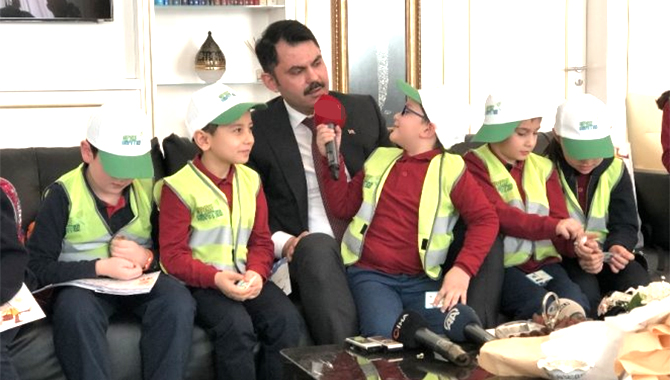 Bakan Kurum’dan minik çevrecilere karne hediyesi