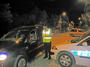 Trafik uygulamaları sürüyor