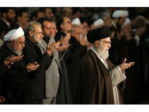İran dini lideri Hamaney 8 yıl aradan sonra cuma namazı kıldırdı