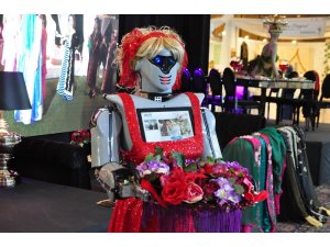 Kına gecelerinde ’robotlu’ eğlence