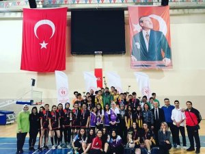Isparta’da badmintonda derece alan liseler belli oldu